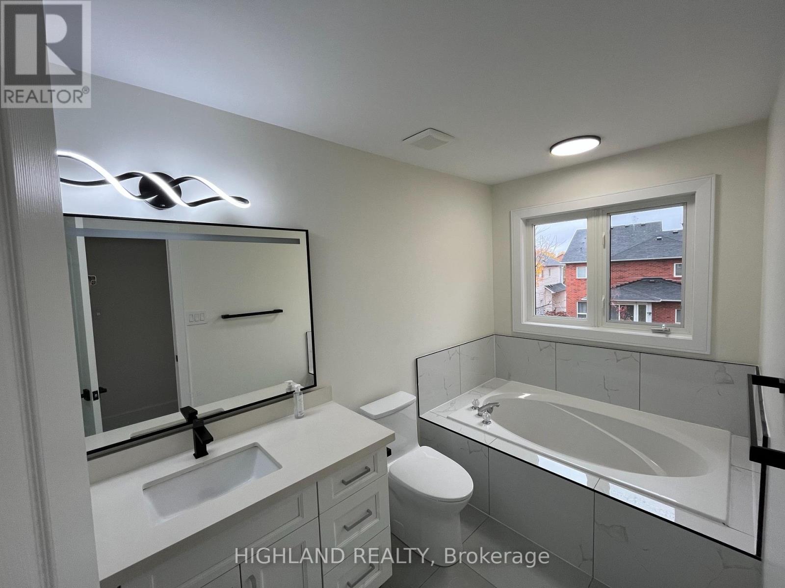 916 Golden Farmer Way, Mississauga, Ontario  L5W 1B4 - Photo 14 - W12676050