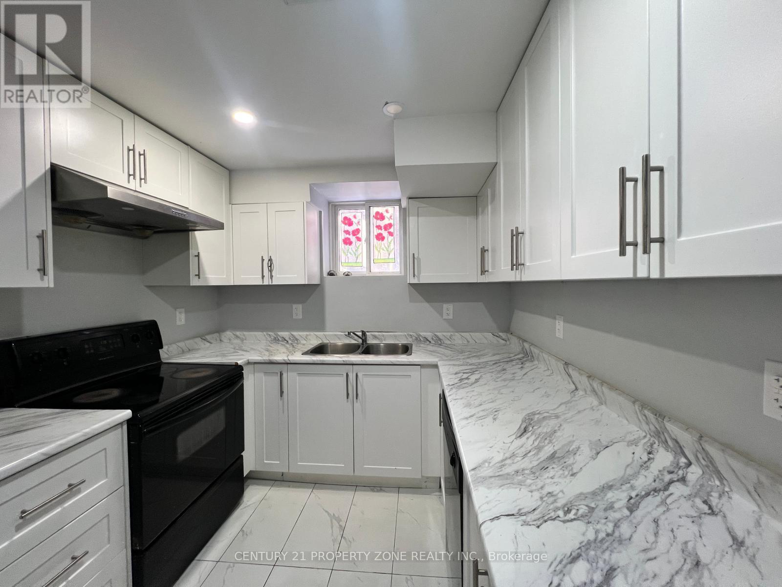 Bsmt - 16 Cottontail Road, Brampton (Fletcher's Meadow), Ontario  L7A 3R3 - Photo 3 - W12738396