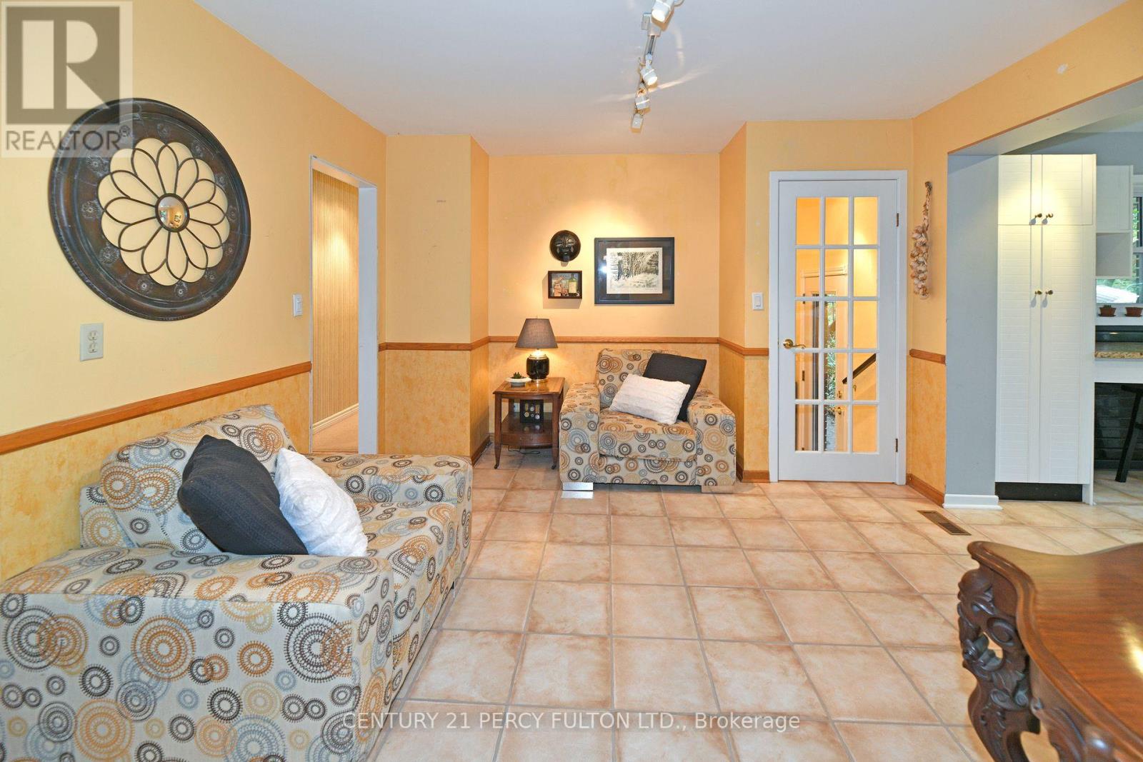 10208 Tenth Line, Halton Hills, Ontario  L0P 1K0 - Photo 12 - W12772696