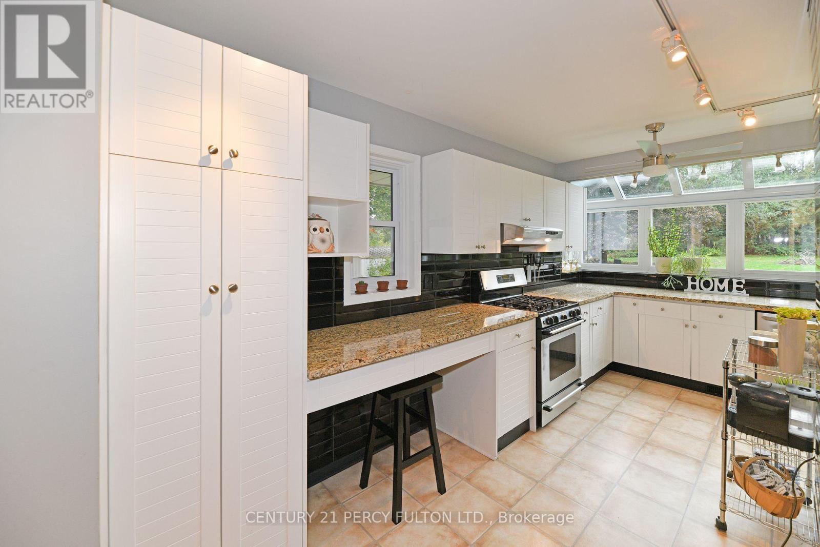 10208 Tenth Line, Halton Hills, Ontario  L0P 1K0 - Photo 13 - W12772696