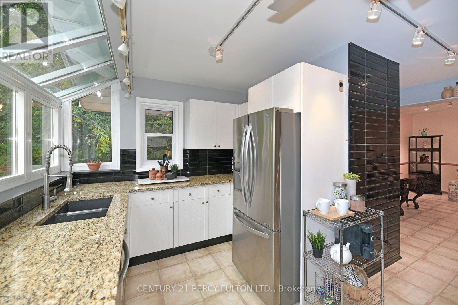 10208 Tenth Line, Halton Hills, Ontario  L0P 1K0 - Photo 16 - W12772696