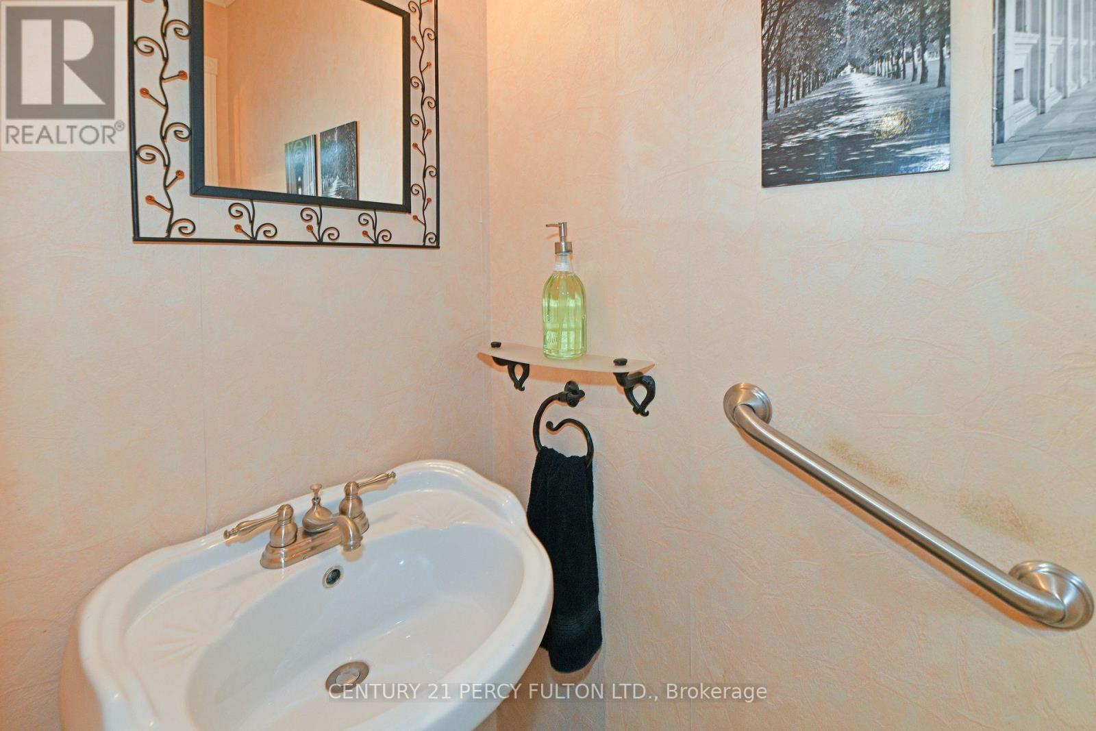 10208 Tenth Line, Halton Hills, Ontario  L0P 1K0 - Photo 18 - W12772696