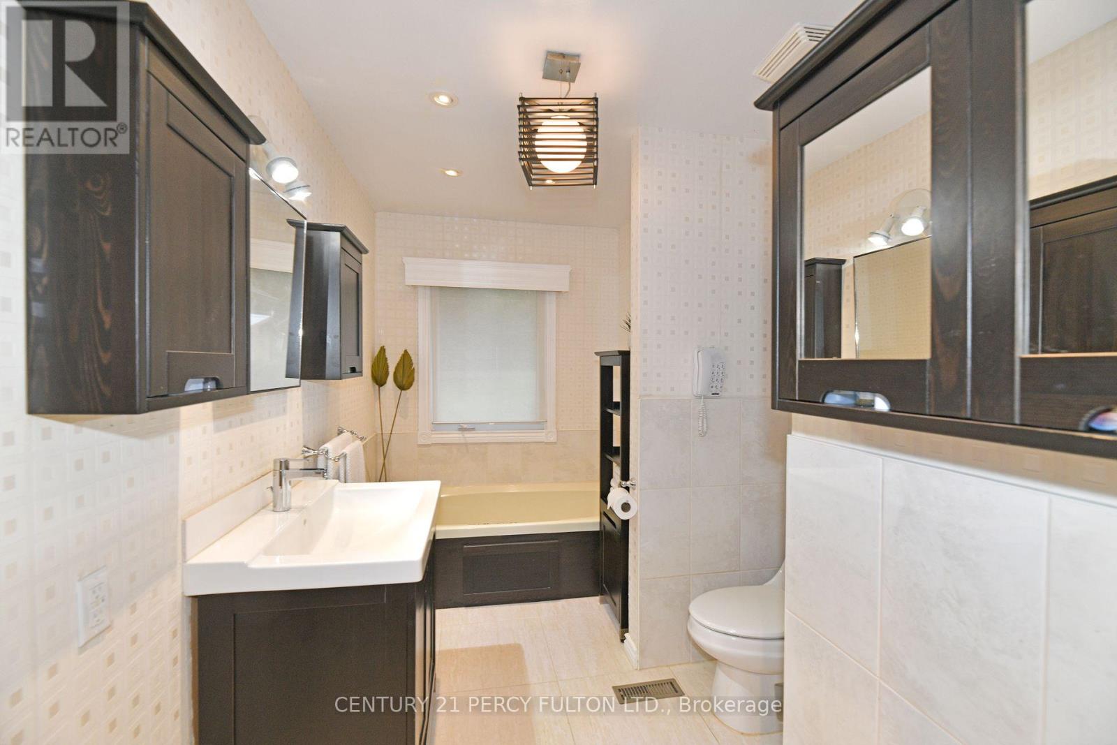 10208 Tenth Line, Halton Hills, Ontario  L0P 1K0 - Photo 23 - W12772696