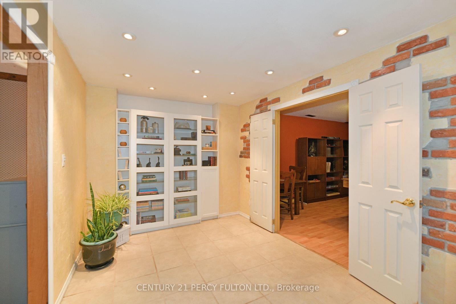 10208 Tenth Line, Halton Hills, Ontario  L0P 1K0 - Photo 24 - W12772696