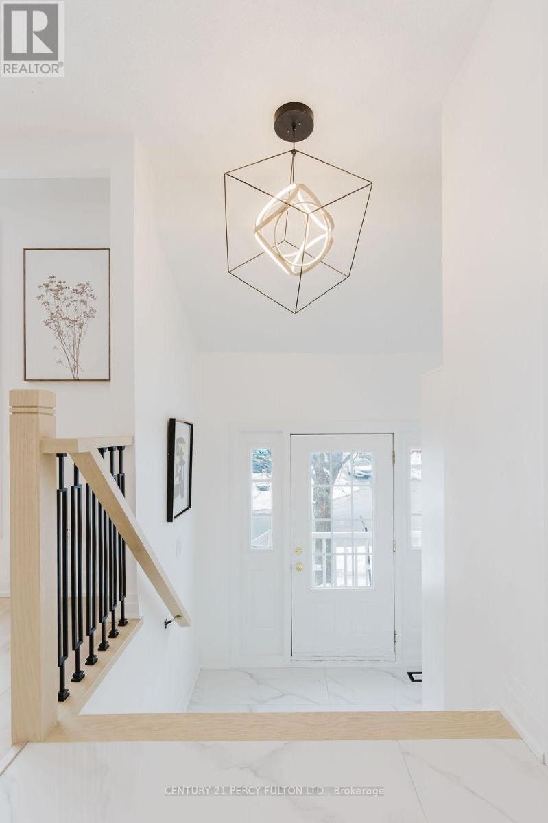 11 Bay Crest Drive, Brampton, Ontario  L6Z 1H5 - Photo 9 - W12772698