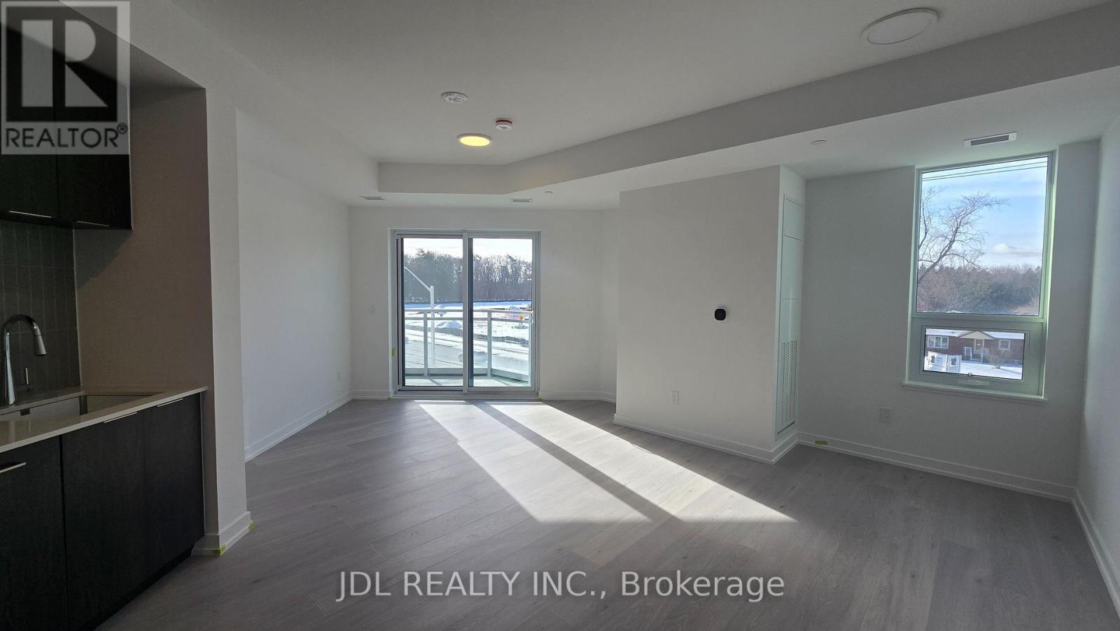 325 - 2501 Saw Whet Boulevard, Oakville, Ontario  L6M 5N2 - Photo 2 - W12772724