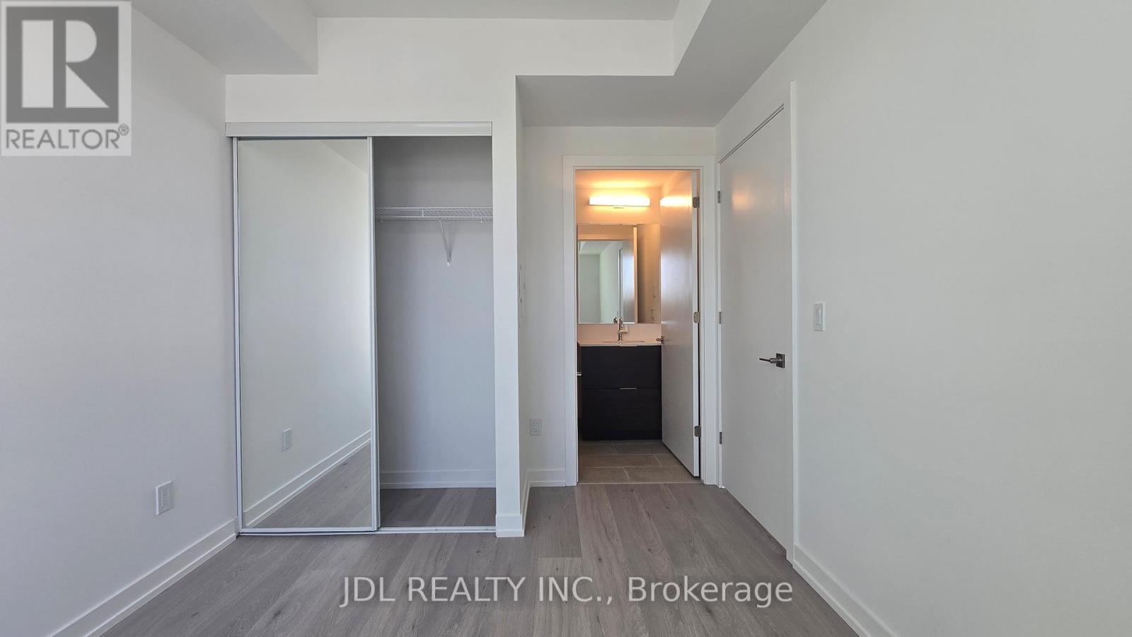 325 - 2501 Saw Whet Boulevard, Oakville, Ontario  L6M 5N2 - Photo 4 - W12772724