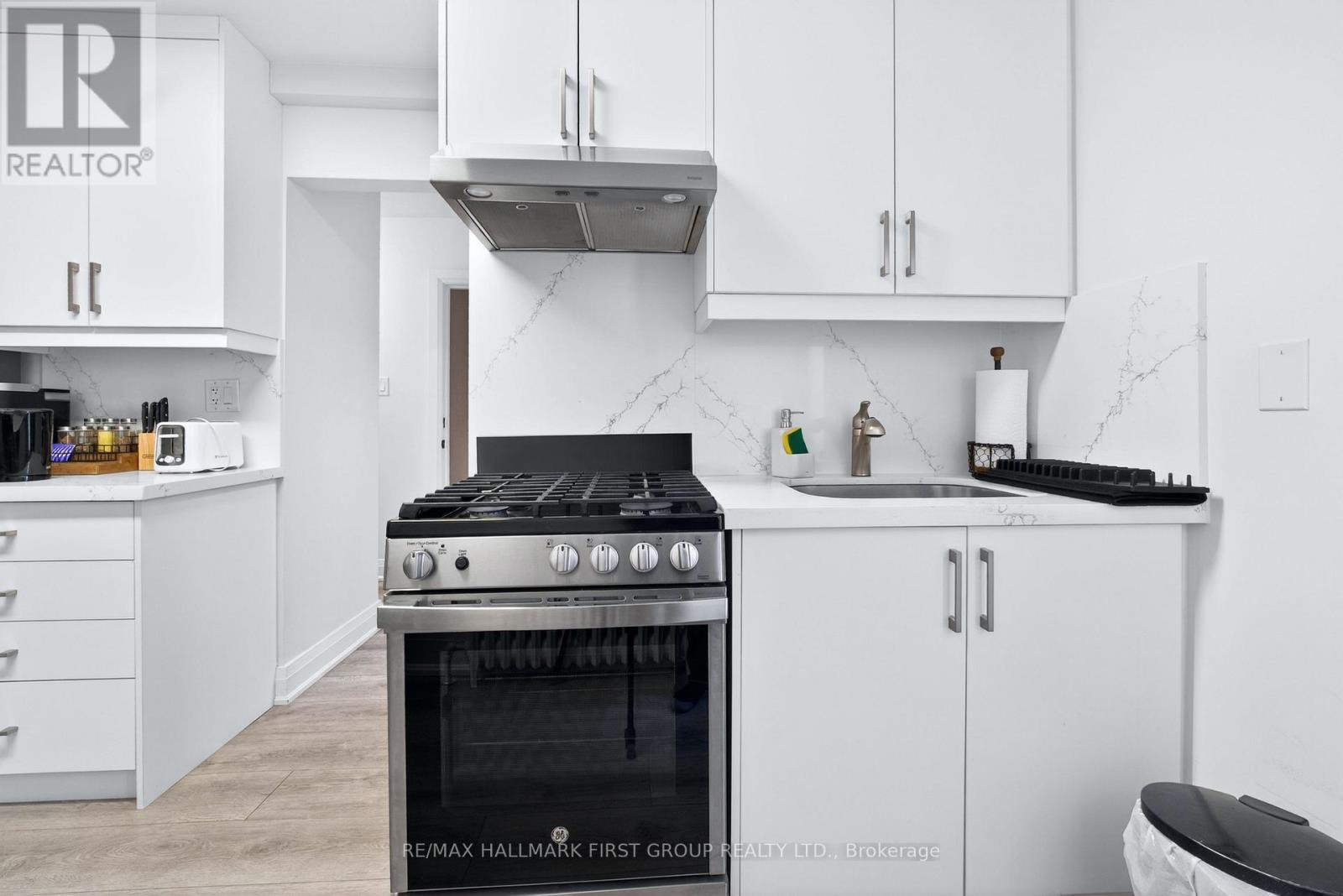 267 Lakeshore Road E, Mississauga, Ontario  L5G 1G8 - Photo 30 - W12772732