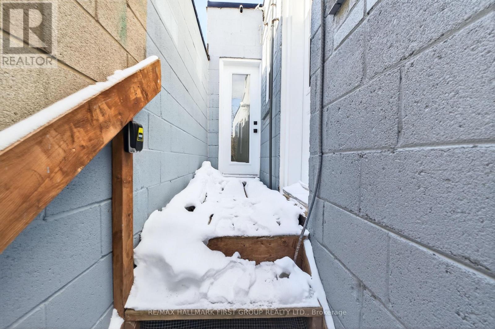 267 Lakeshore Road E, Mississauga, Ontario  L5G 1G8 - Photo 5 - W12772732