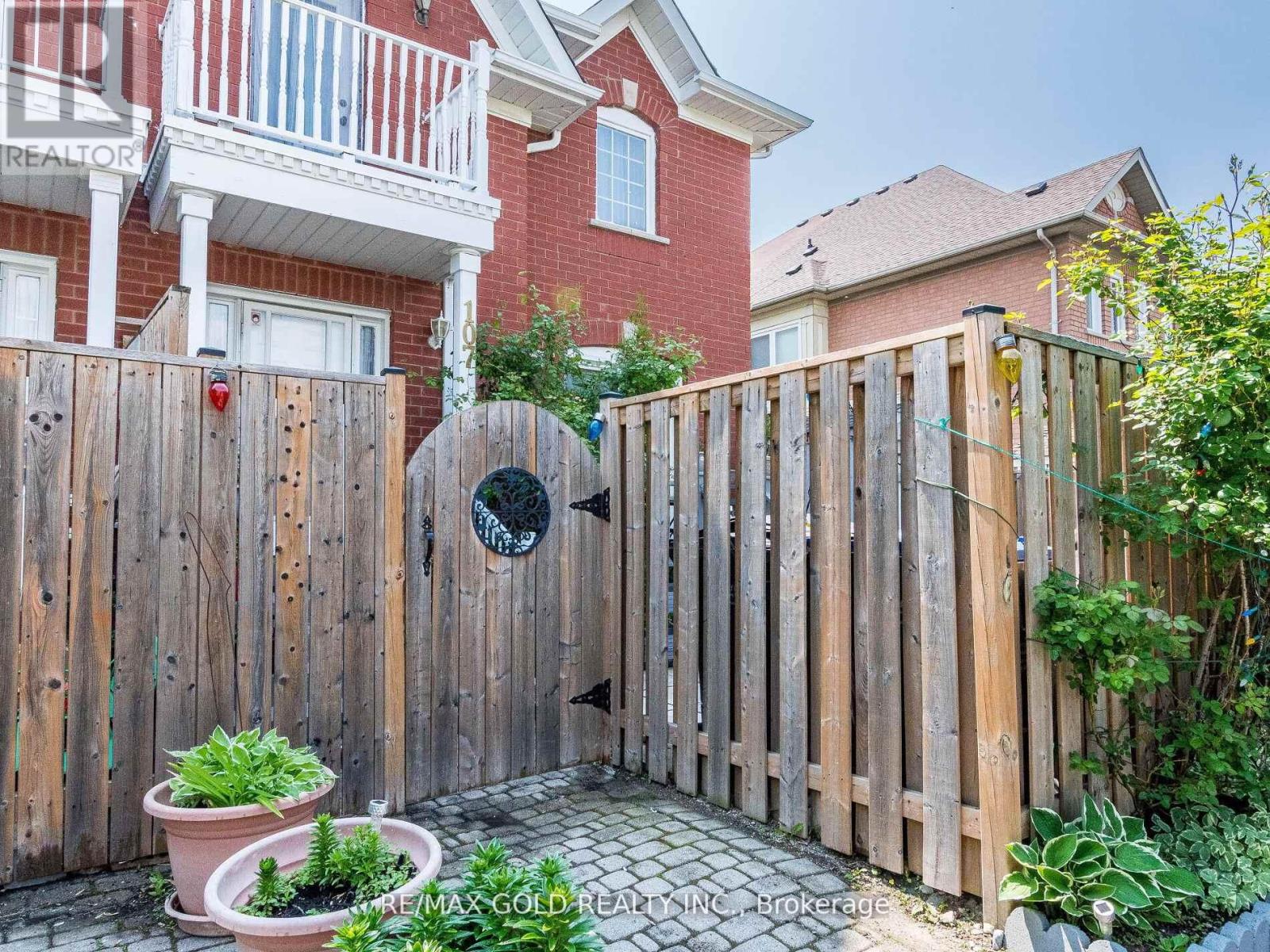 107 Clover Bloom Road, Brampton, Ontario  L6R 1S6 - Photo 4 - W12772768