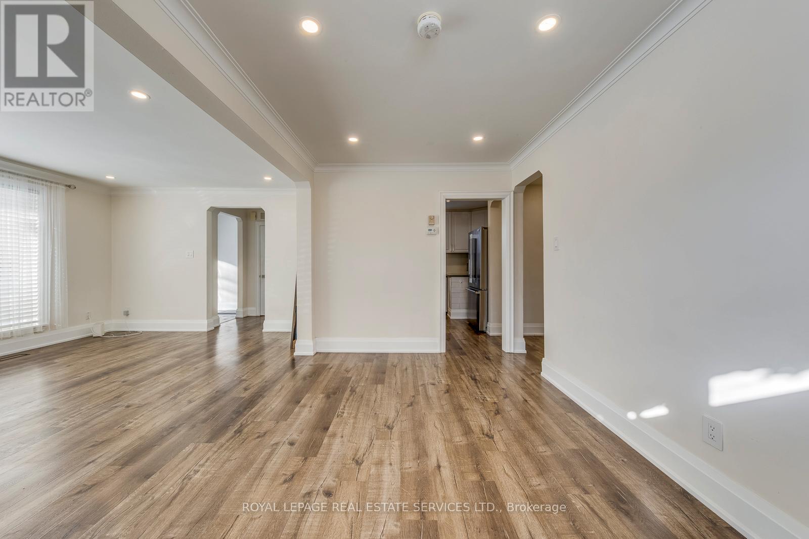 Upper - 91 Ravenscrest Drive, Toronto, Ontario  M9B 5N5 - Photo 10 - W12772800