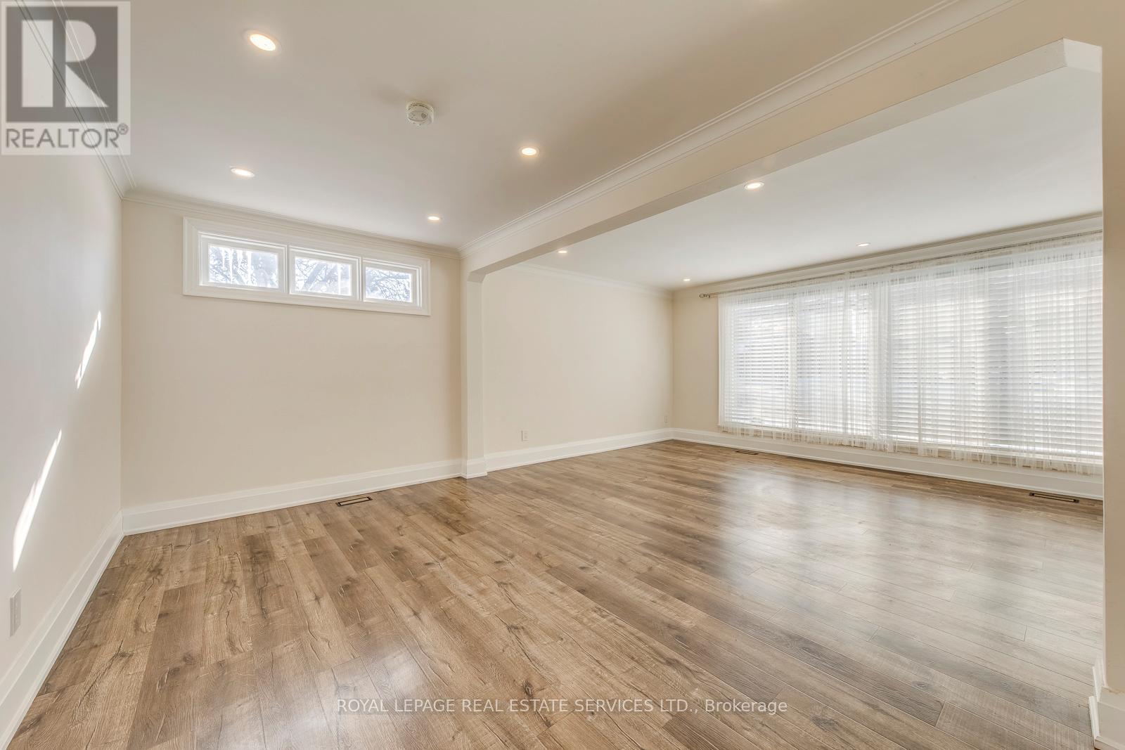 Upper - 91 Ravenscrest Drive, Toronto, Ontario  M9B 5N5 - Photo 13 - W12772800