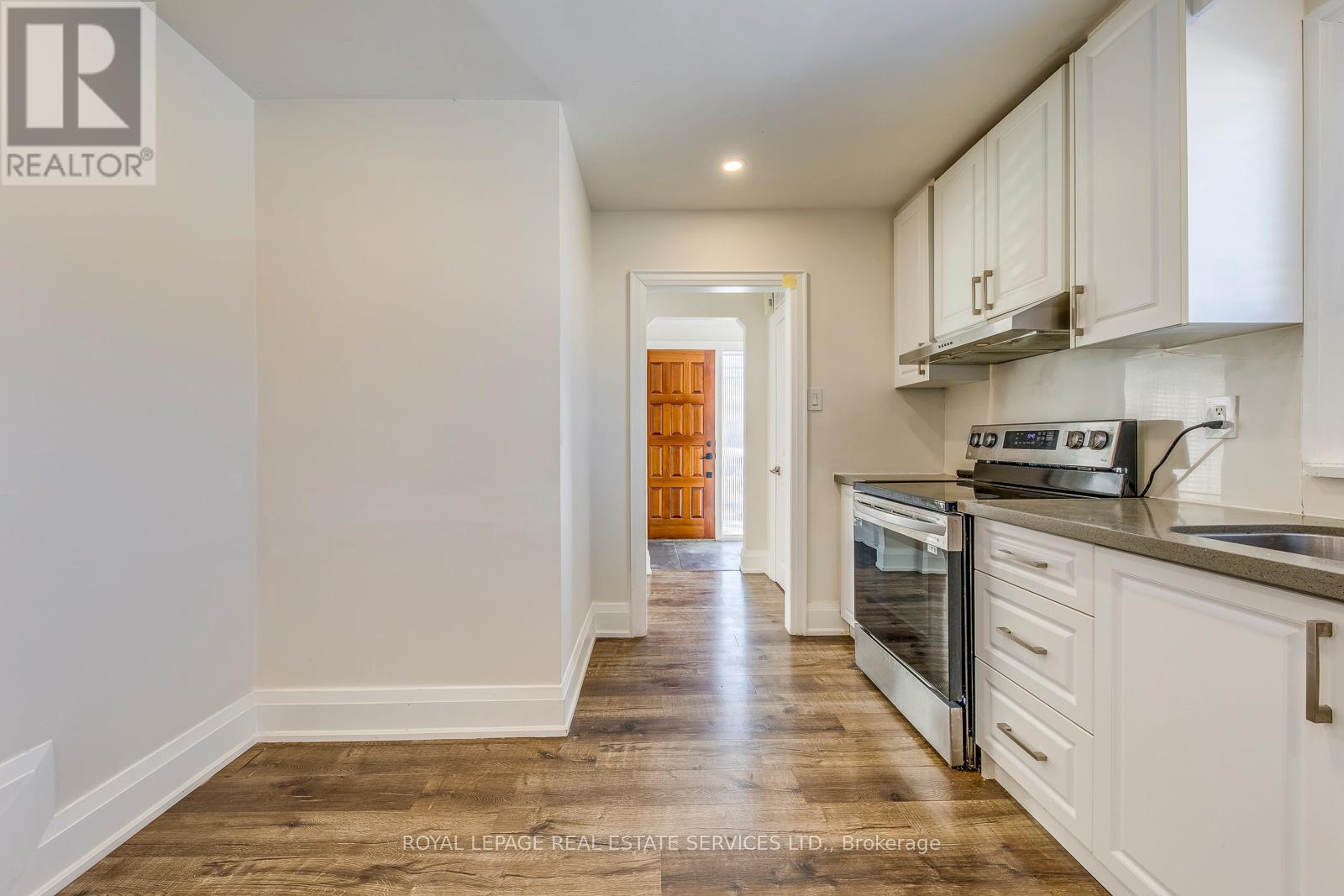 Upper - 91 Ravenscrest Drive, Toronto, Ontario  M9B 5N5 - Photo 15 - W12772800