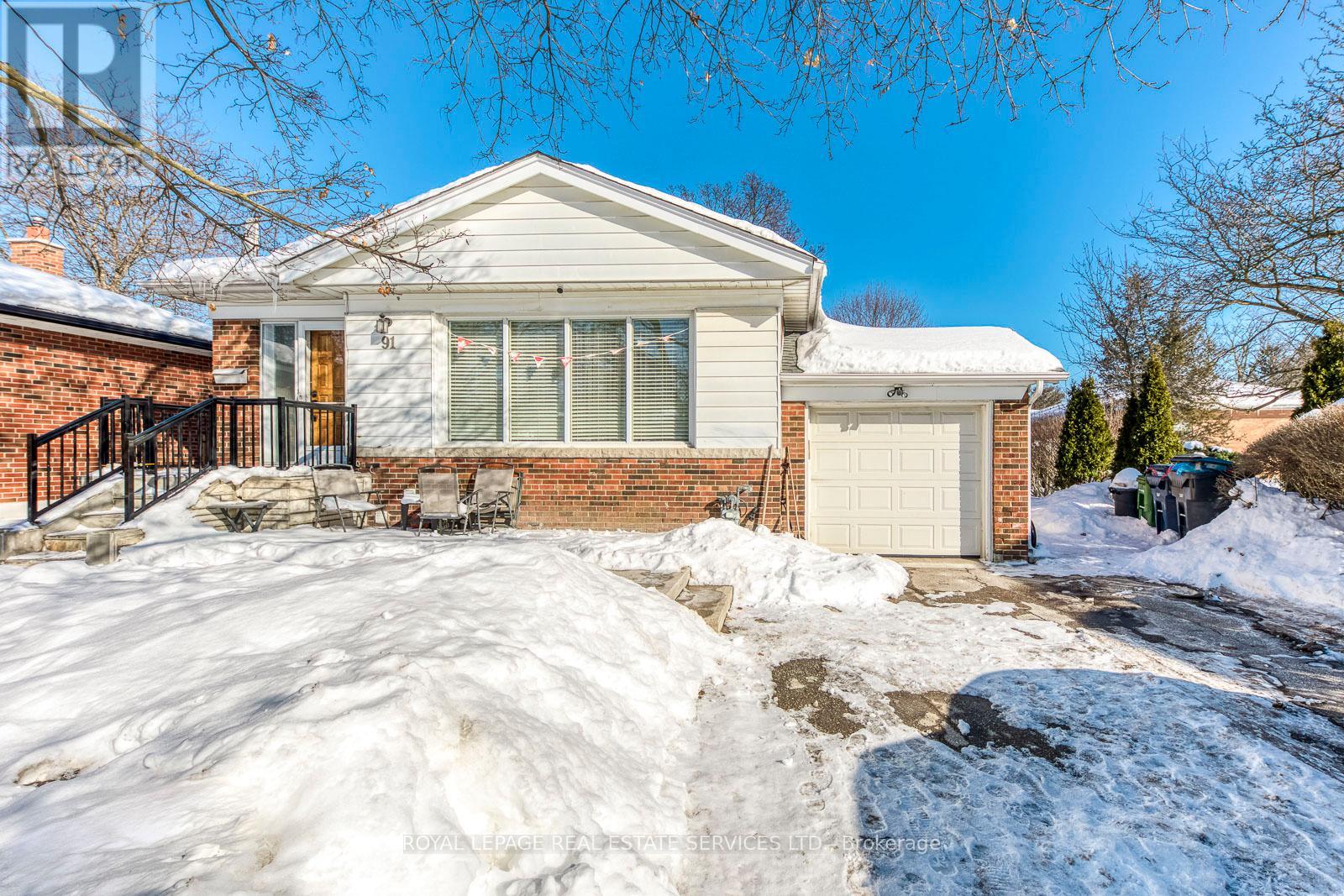 Upper - 91 Ravenscrest Drive, Toronto, Ontario  M9B 5N5 - Photo 2 - W12772800