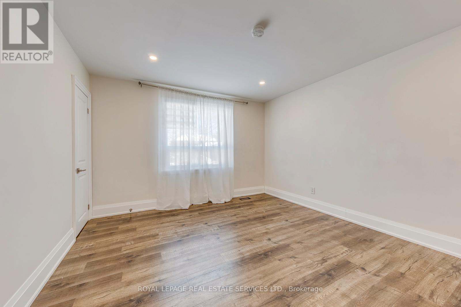 Upper - 91 Ravenscrest Drive, Toronto, Ontario  M9B 5N5 - Photo 20 - W12772800