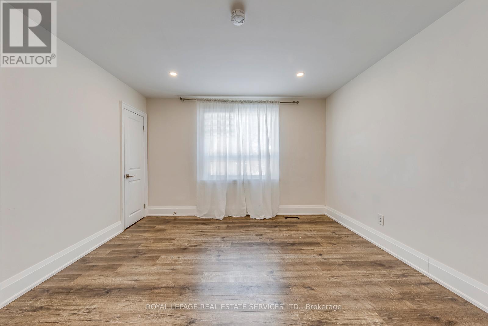 Upper - 91 Ravenscrest Drive, Toronto, Ontario  M9B 5N5 - Photo 21 - W12772800