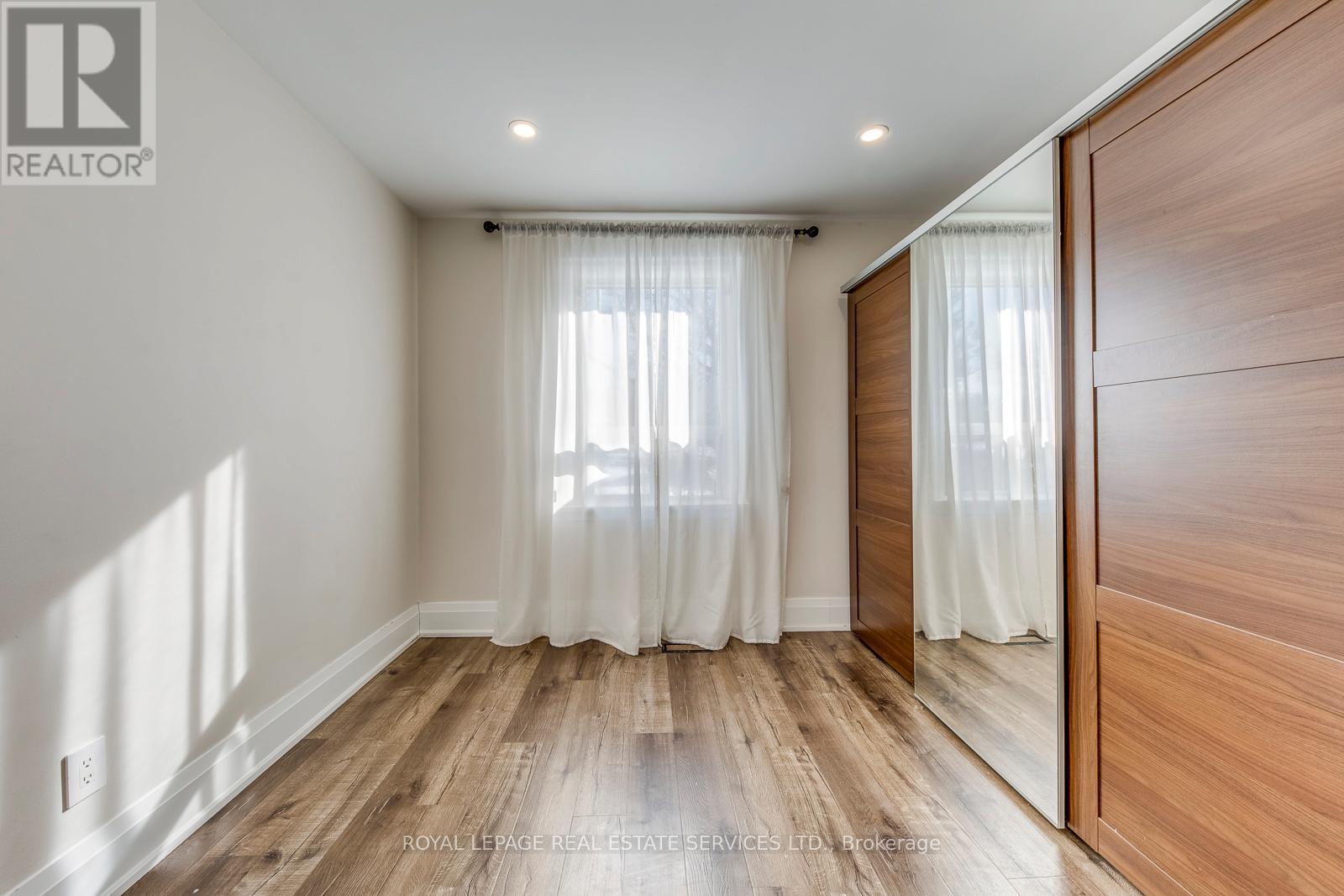 Upper - 91 Ravenscrest Drive, Toronto, Ontario  M9B 5N5 - Photo 25 - W12772800