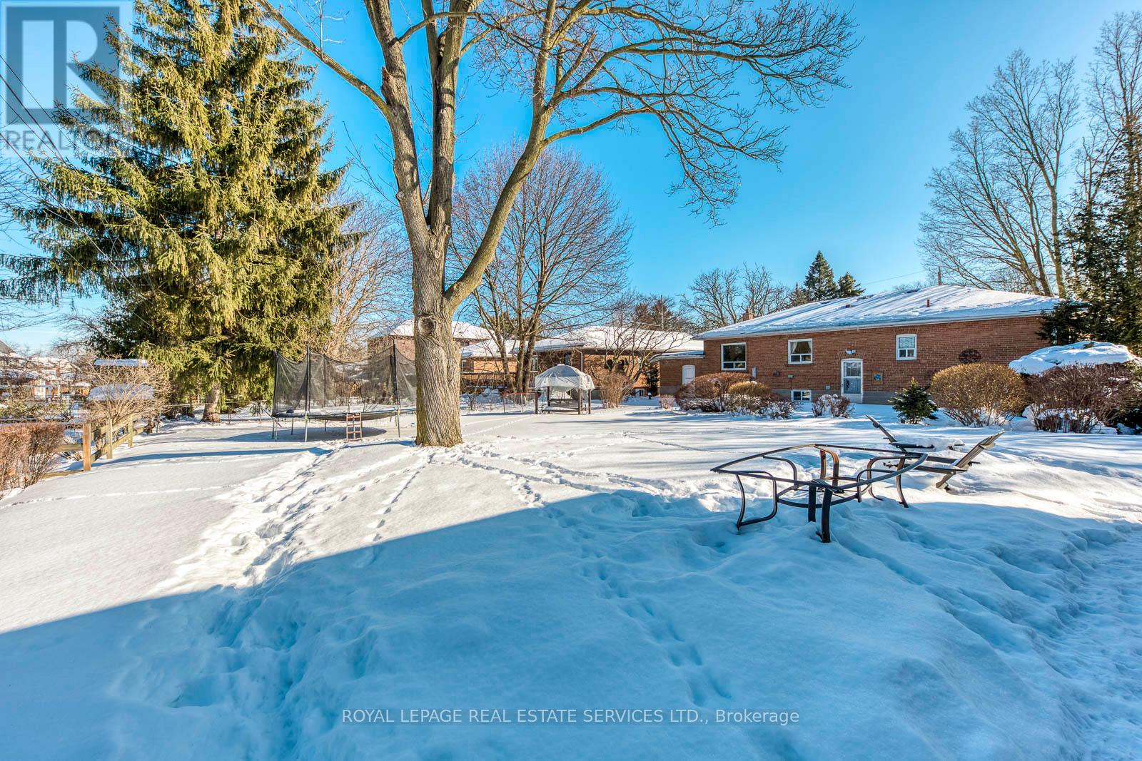 Upper - 91 Ravenscrest Drive, Toronto, Ontario  M9B 5N5 - Photo 30 - W12772800