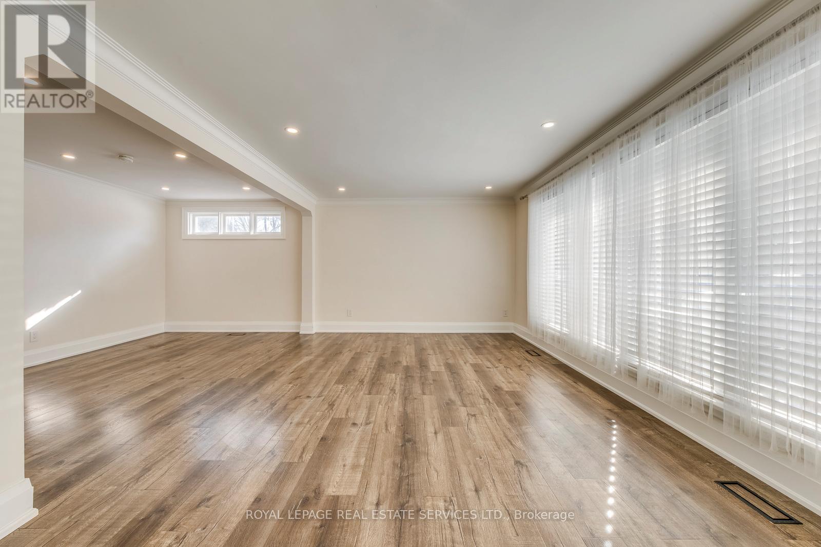 Upper - 91 Ravenscrest Drive, Toronto, Ontario  M9B 5N5 - Photo 5 - W12772800