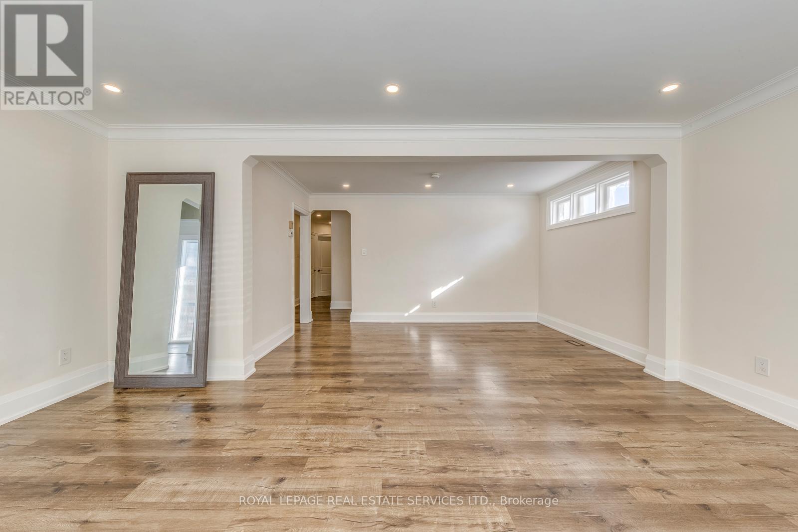 Upper - 91 Ravenscrest Drive, Toronto, Ontario  M9B 5N5 - Photo 6 - W12772800