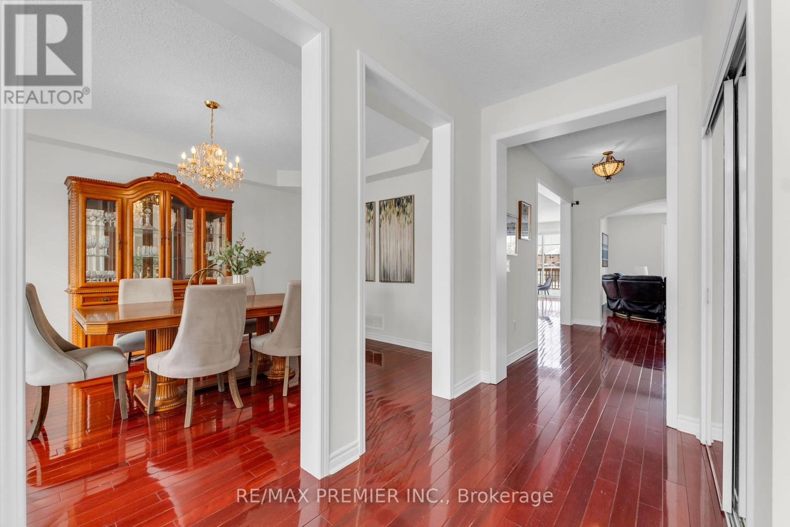 10 Pali Drive, Brampton, Ontario  L6P 1G3 - Photo 2 - W12772848