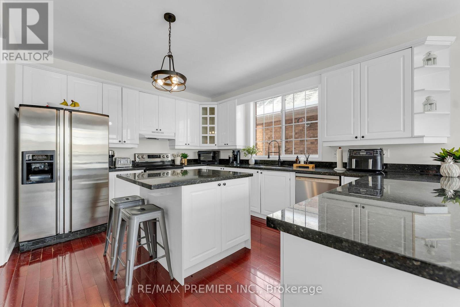 10 Pali Drive, Brampton, Ontario  L6P 1G3 - Photo 6 - W12772848