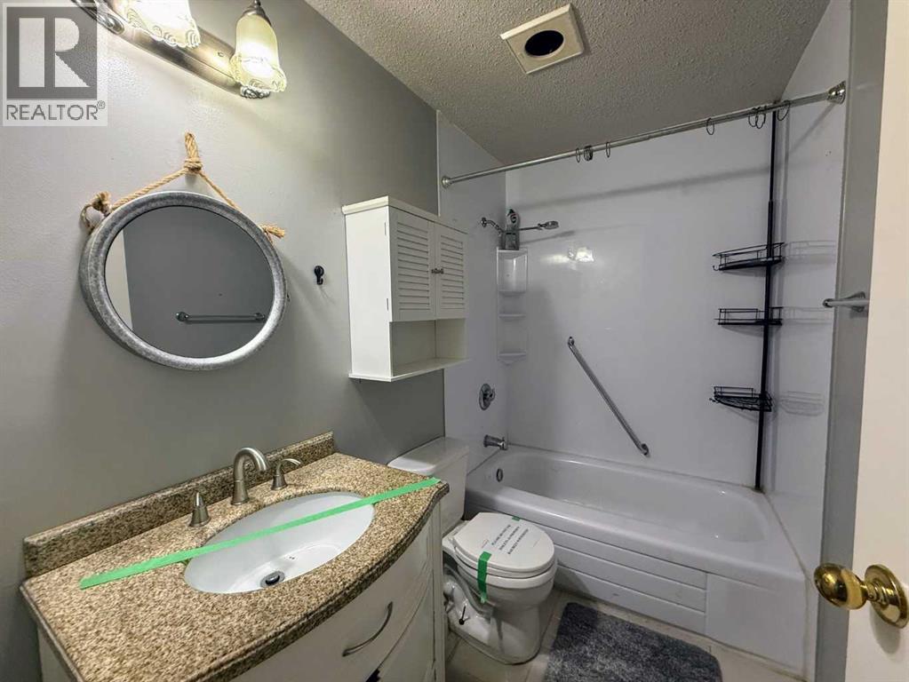 222 Eagle Road N, Lethbridge, Alberta  T1H 4S6 - Photo 9 - A2272797