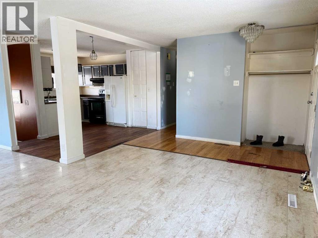 222 Eagle Road N, Lethbridge, Alberta  T1H 4S6 - Photo 5 - A2272797