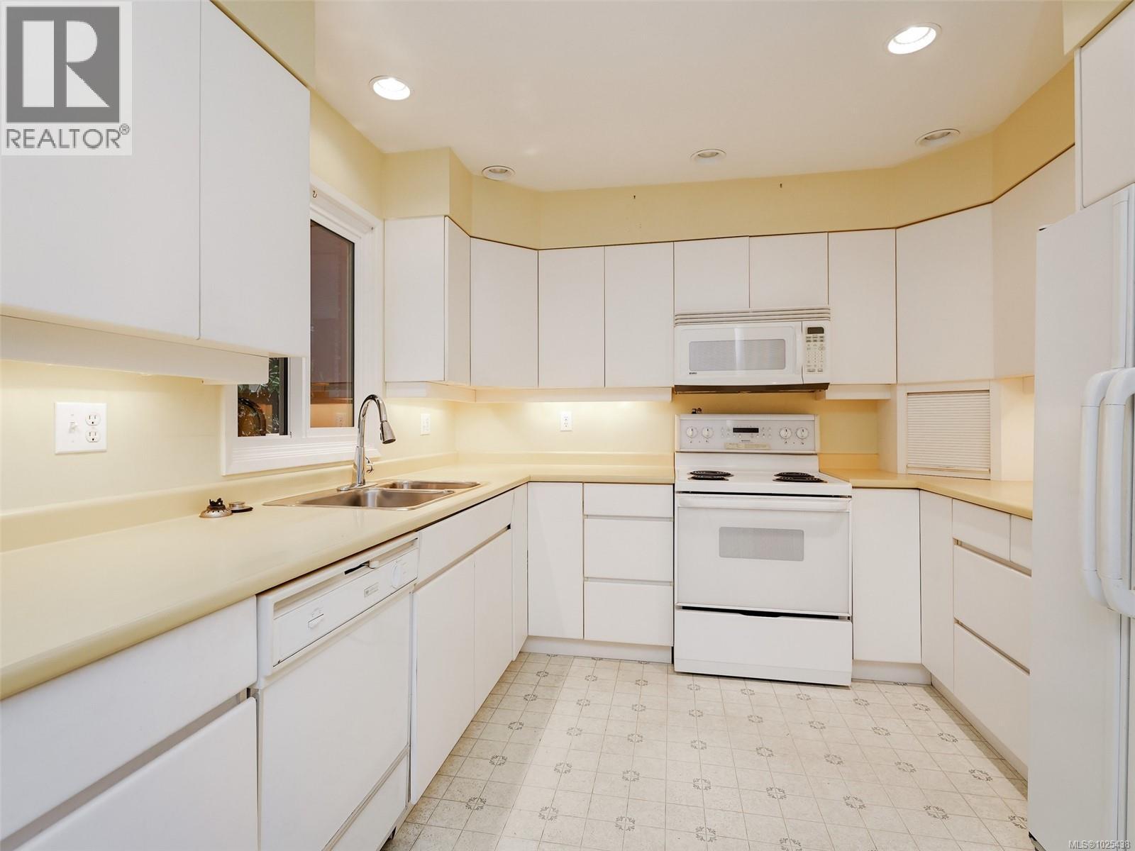 159 2345 Cedar Hill Cross Rd, Oak Bay, British Columbia  V8P 5H9 - Photo 17 - 1025438