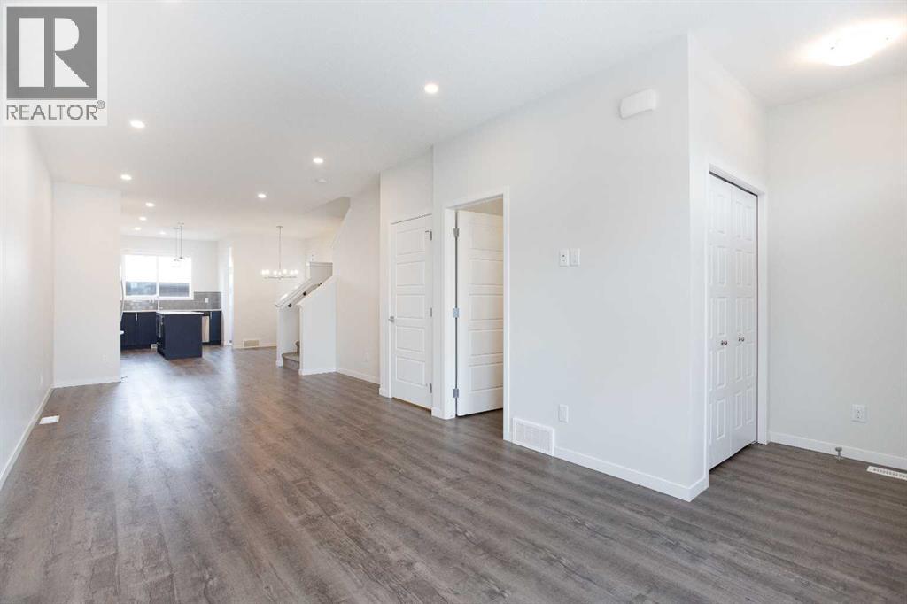 16 Creekstone Drive Sw, Calgary, Alberta  T2X 4Z5 - Photo 5 - A2281800