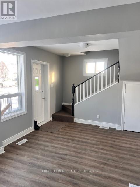 73 Oakwood Street, Port Colborne, Ontario  L3K 5G1 - Photo 3 - X12772726