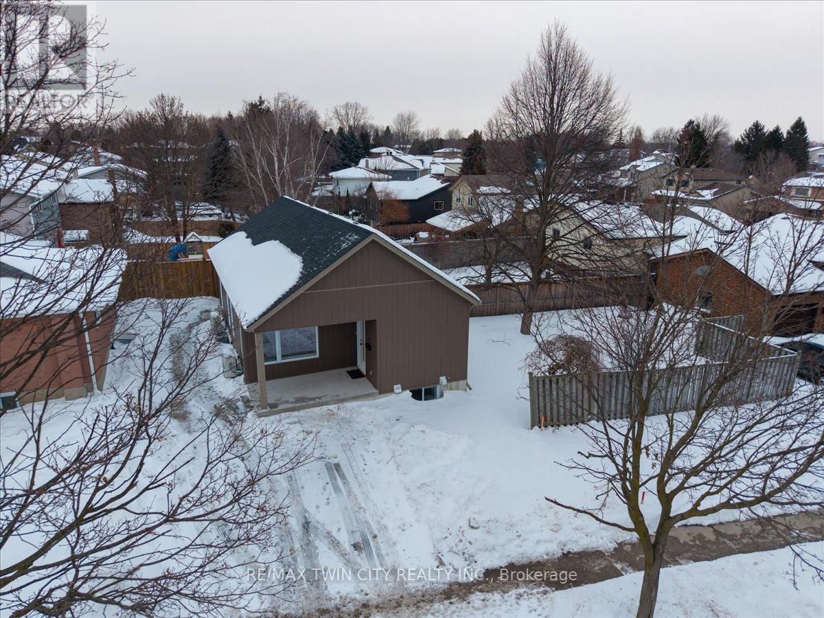 3 - 2 PIPERS GREEN COURT, Kitchener, Ontario