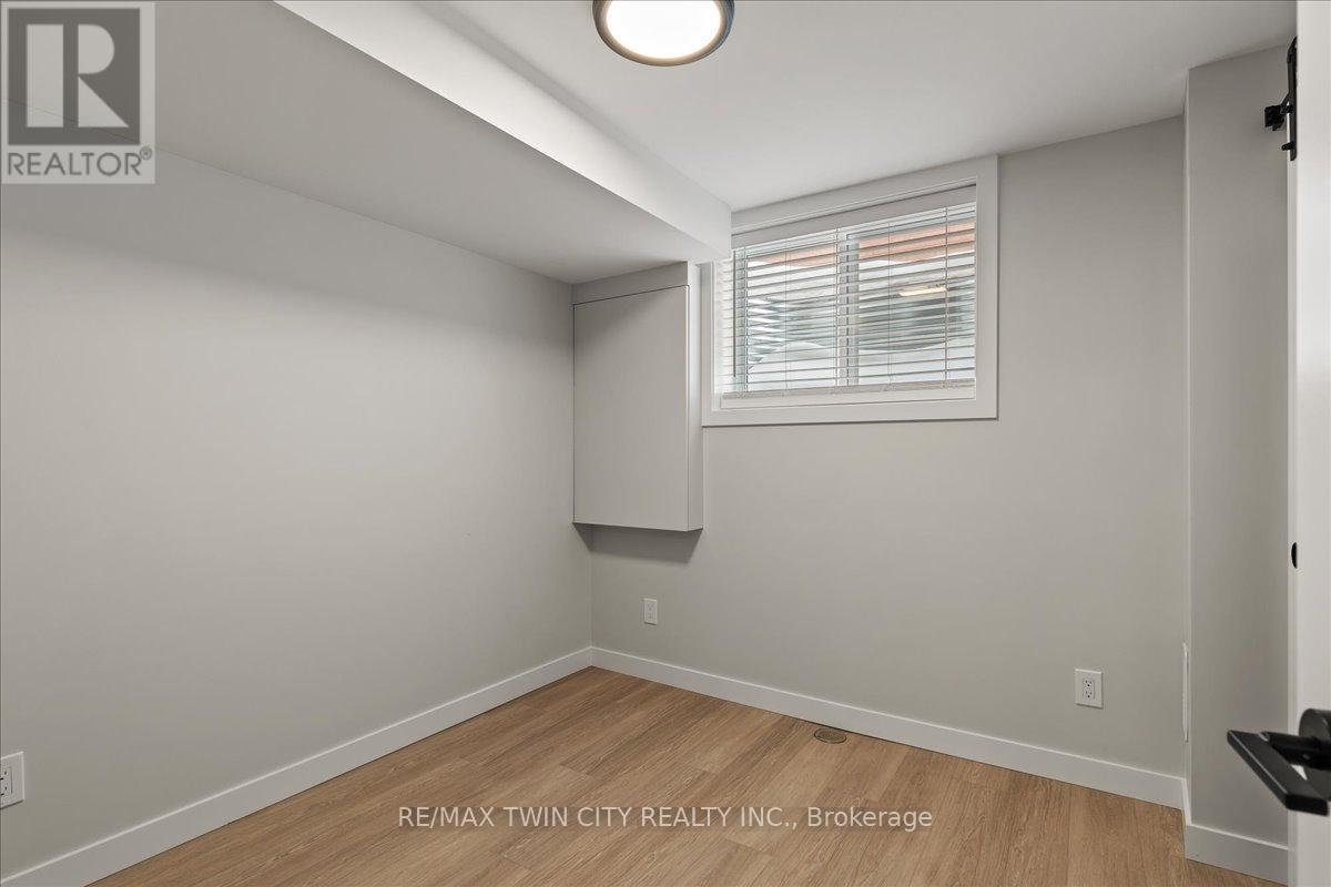 3 - 2 Pipers Green Court, Kitchener, Ontario  N2E 3C6 - Photo 19 - X12772808