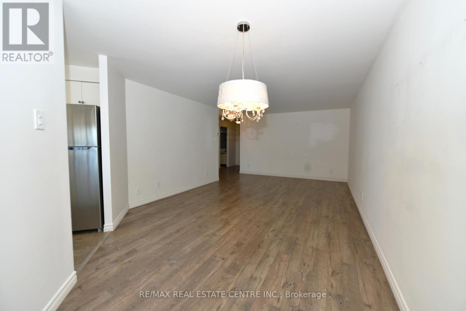 405 - 20 Ellen Street E, Kitchener, Ontario  N2H 6R7 - Photo 3 - X12772834