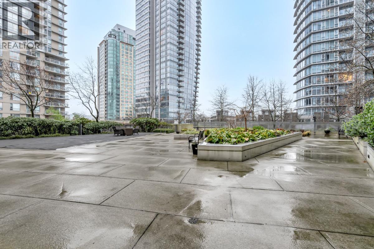 Listing Picture 4 of 26 : 2305 1205 W HASTINGS STREET, Vancouver / 溫哥華 - 魯藝地產 Yvonne Lu Group - MLS Medallion Club Member