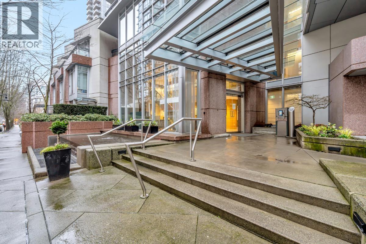 Listing Picture 2 of 26 : 2305 1205 W HASTINGS STREET, Vancouver / 溫哥華 - 魯藝地產 Yvonne Lu Group - MLS Medallion Club Member