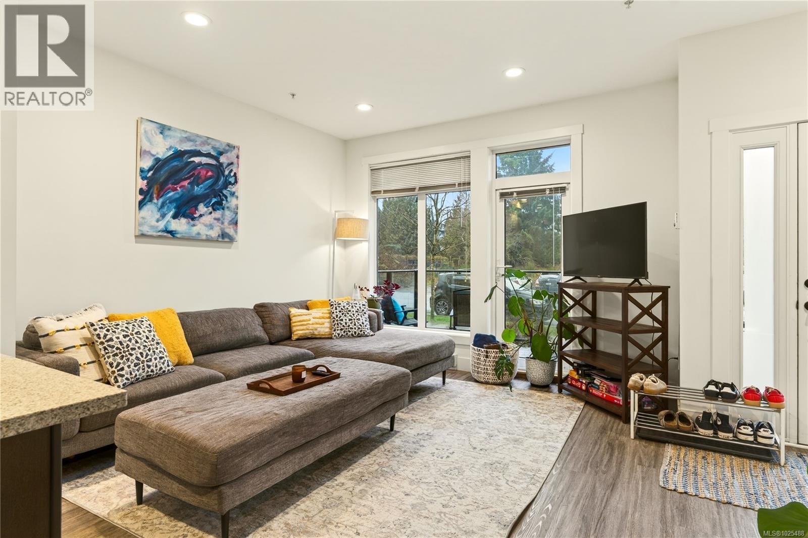 106 308 Hillcrest Ave, Nanaimo, British Columbia  V9R 6G6 - Photo 3 - 1025488