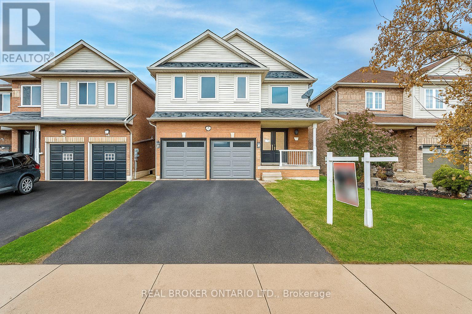 126 Mowat Crescent, Halton Hills, Ontario  L7G 6C8 - Photo 2 - W12530694