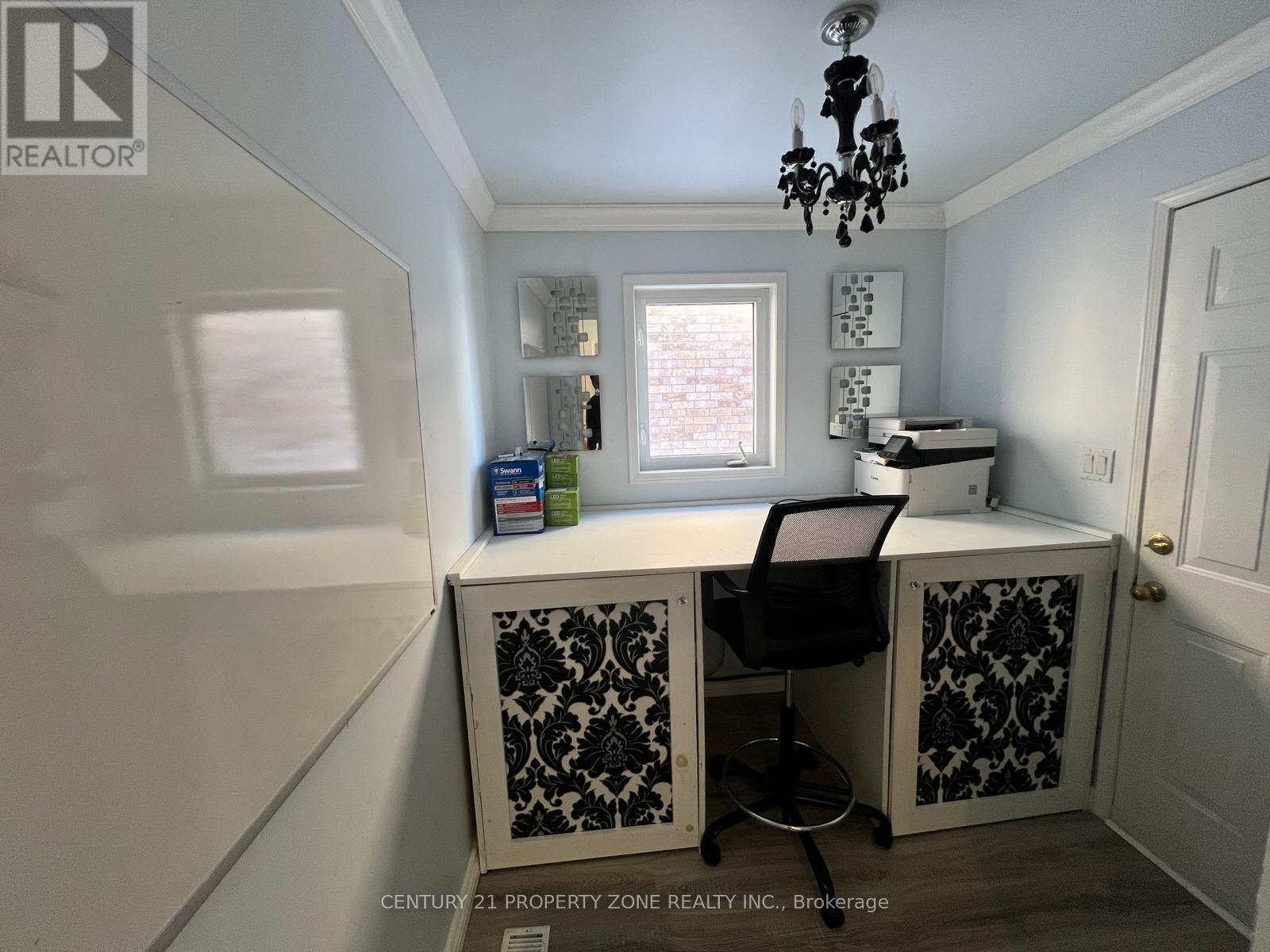 16 Cottontail Road, Brampton (Fletcher's Meadow), Ontario  L7A 3R3 - Photo 9 - W12738514