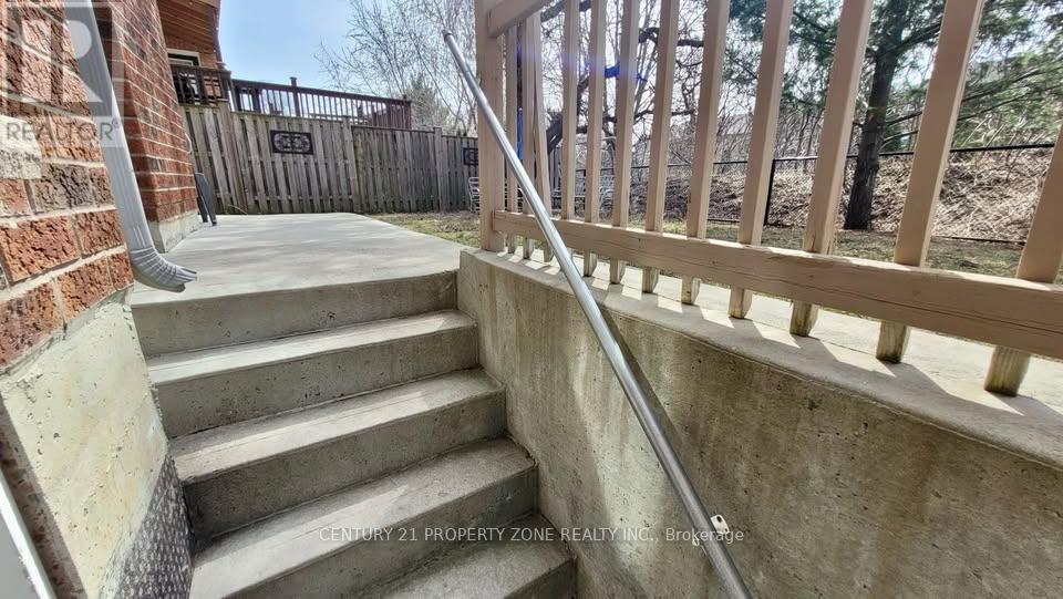 16 Cottontail Road, Brampton (Fletcher's Meadow), Ontario  L7A 3R3 - Photo 22 - W12738514