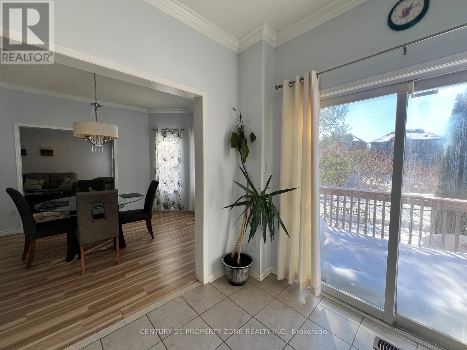 16 Cottontail Road, Brampton (Fletcher's Meadow), Ontario  L7A 3R3 - Photo 6 - W12738514