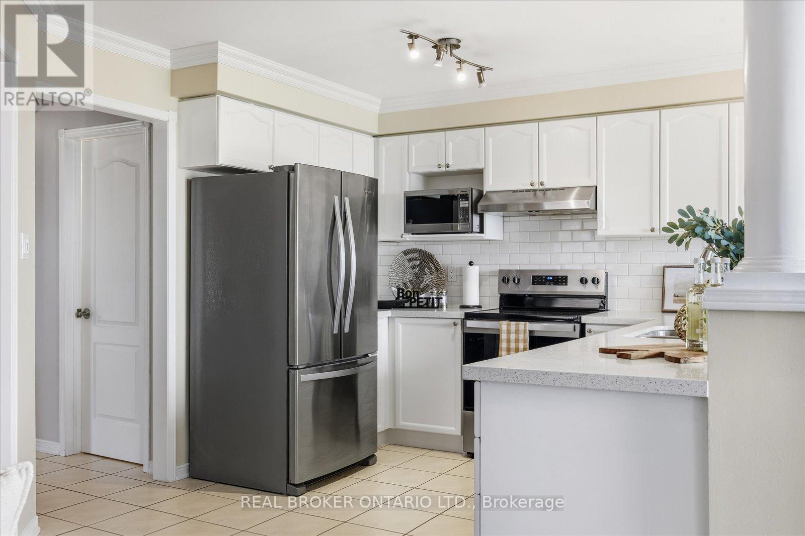 61 Aster Crescent, Whitby, Ontario  L1M 1J8 - Photo 9 - E12772938