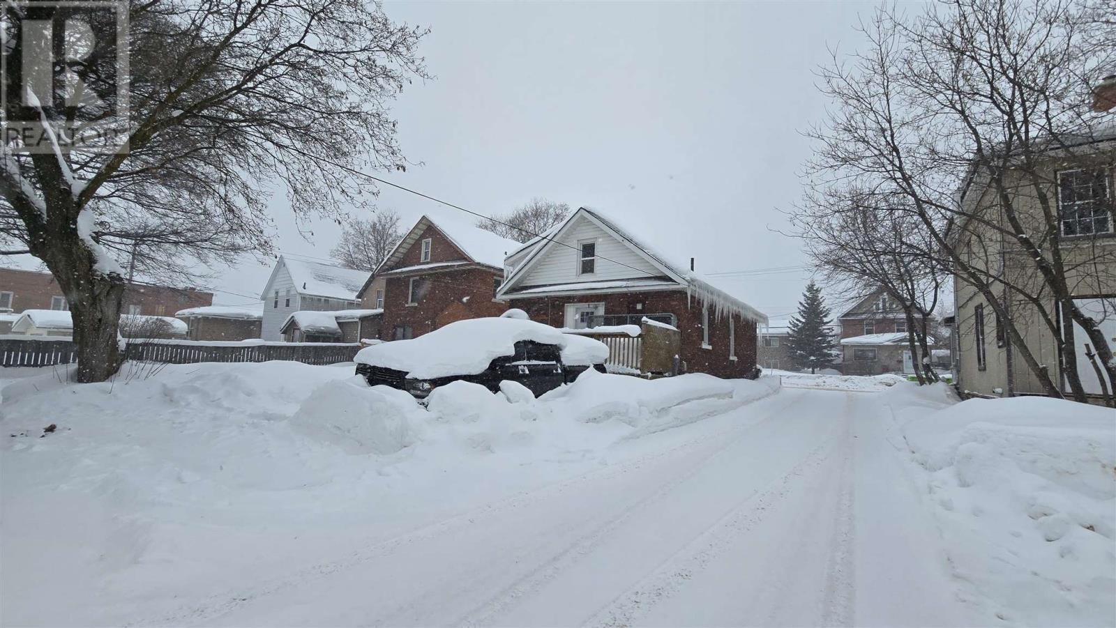 37 Albert St E, Sault Ste. Marie, Ontario  P6B 5A6 - Photo 2 - SM260263