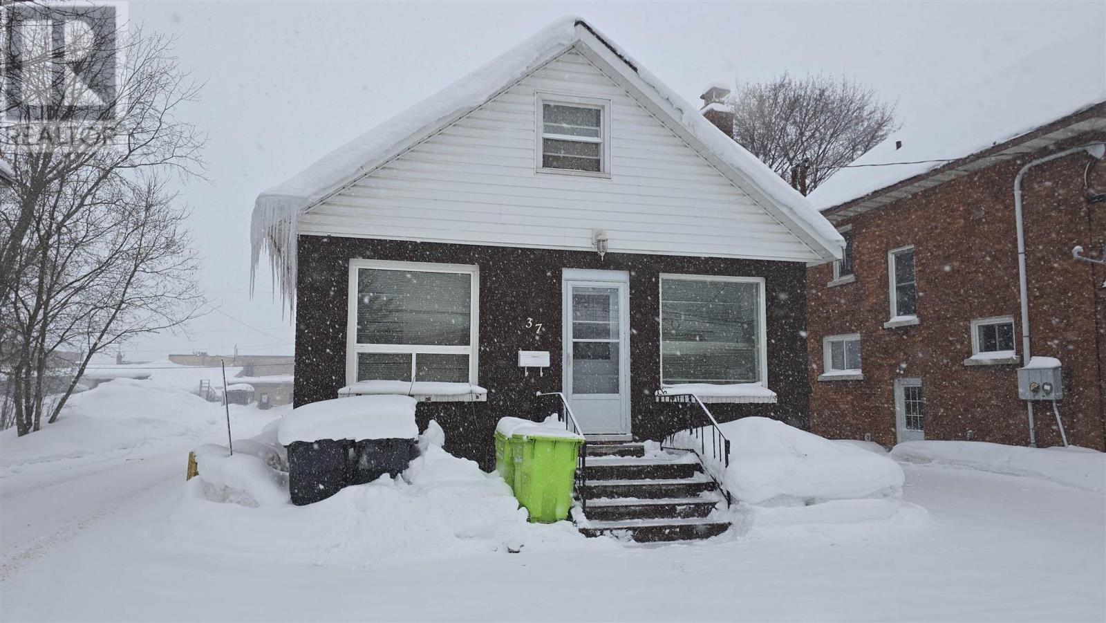 37 Albert St E, Sault Ste. Marie, Ontario  P6B 5A6 - Photo 4 - SM260263