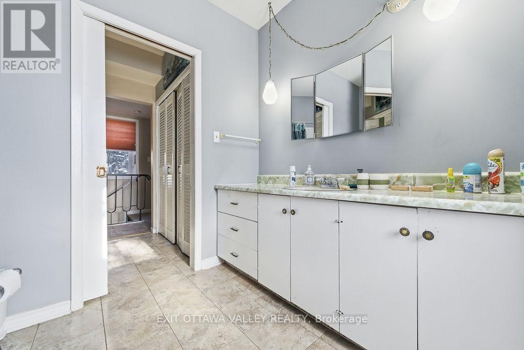 504 Estelle Street, Pembroke, Ontario  K8A 3G8 - Photo 12 - X12772942