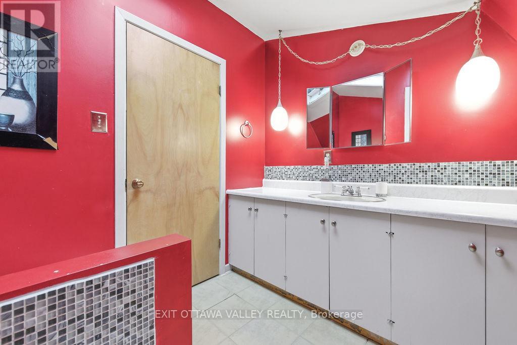 504 Estelle Street, Pembroke, Ontario  K8A 3G8 - Photo 28 - X12772942