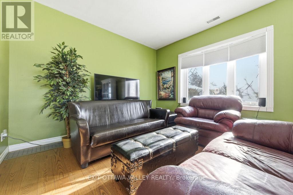 504 Estelle Street, Pembroke, Ontario  K8A 3G8 - Photo 38 - X12772942