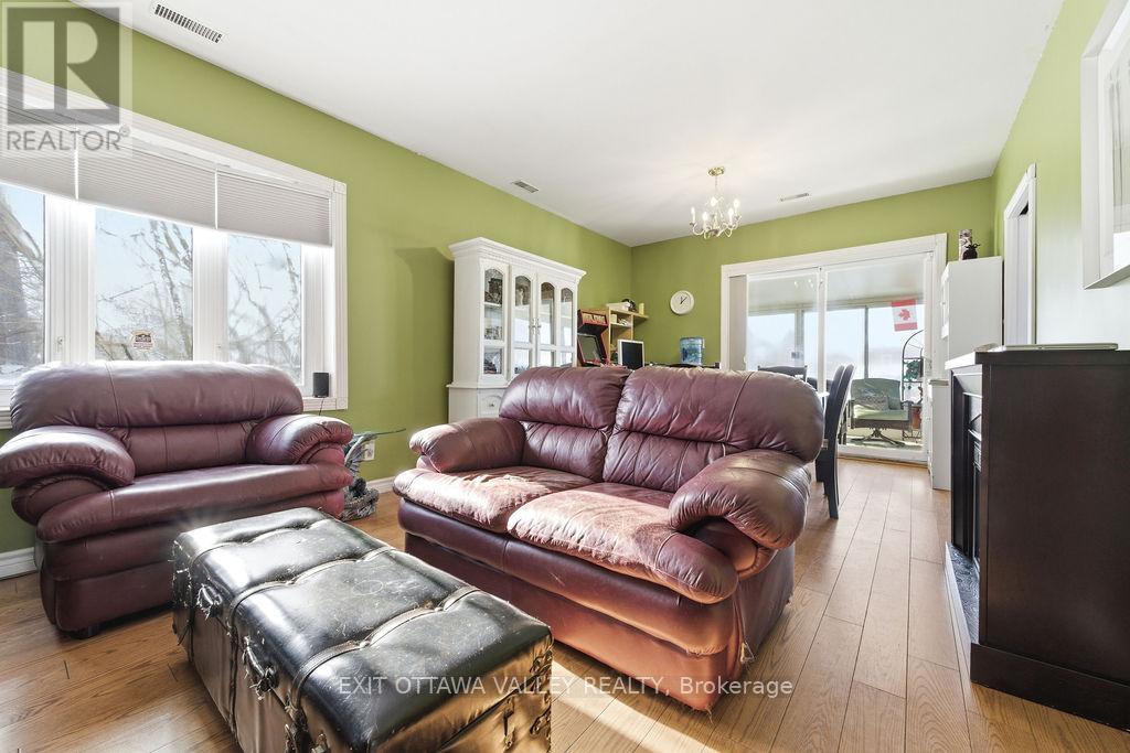 504 Estelle Street, Pembroke, Ontario  K8A 3G8 - Photo 40 - X12772942