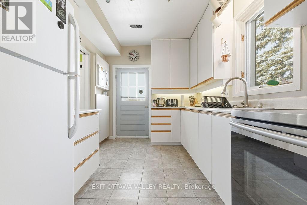 504 Estelle Street, Pembroke, Ontario  K8A 3G8 - Photo 6 - X12772942