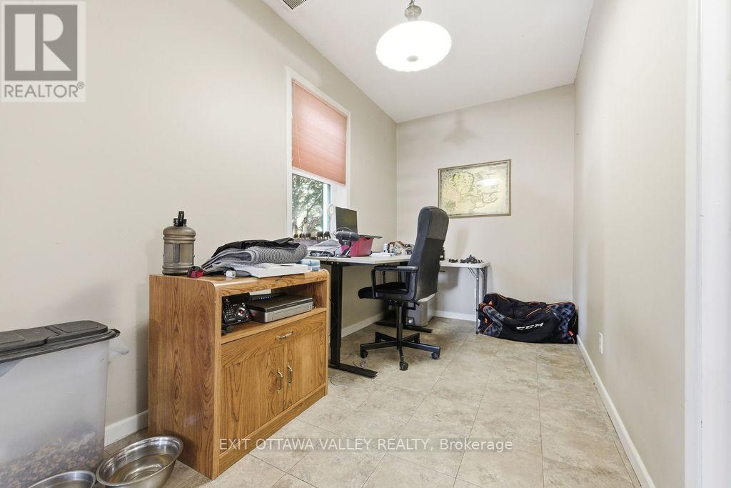 504 Estelle Street, Pembroke, Ontario  K8A 3G8 - Photo 8 - X12772942